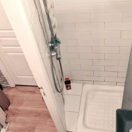 Guest house Meublee Dans Maison De Gamme Avec Jardin Proche Metro *