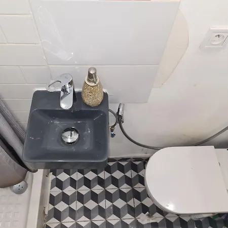 Guest house Meublee Dans Maison De Gamme Avec Jardin Proche Metro